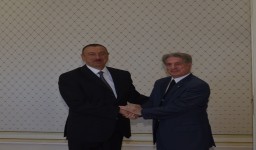 الرئيس امين الجميل يلتقي رئيس أذربيجان ومسؤوليها