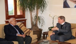 الرئيس أمين الجميل يلتقي محمد حسنين هيكل