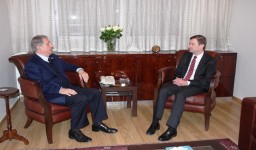 الرئيس الجميّل بحث والسفير هيل موضوع الفراغ الرئاسي وانعكاساته على لبنان 